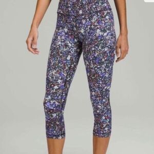 Floral Patterned Cropped Leggings